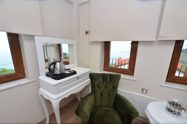 Room 12 of 40