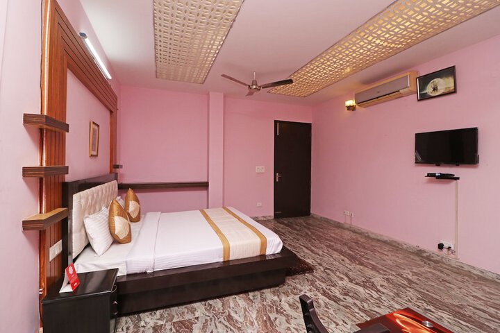 Room 10 of 17