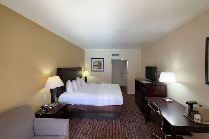 1 King Bed (6 of 6)