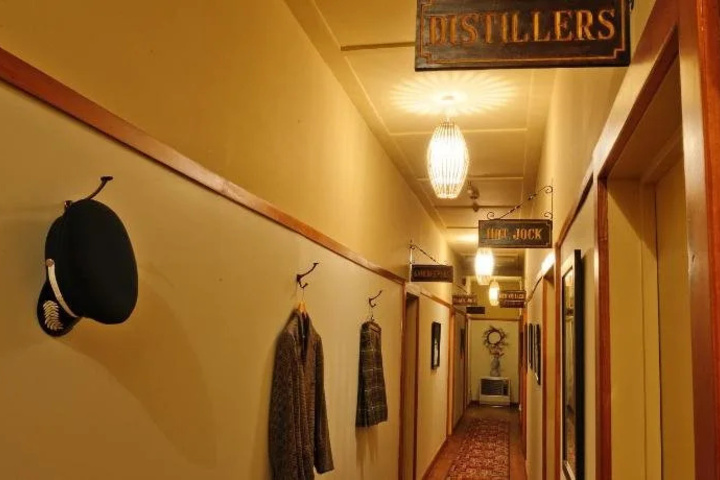 hotel_rooms