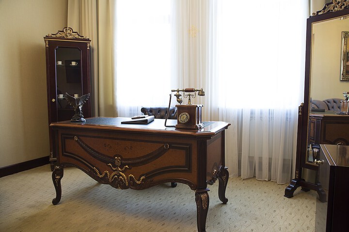 Room 8 of 78