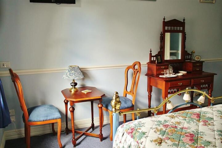 Room 5 of 13