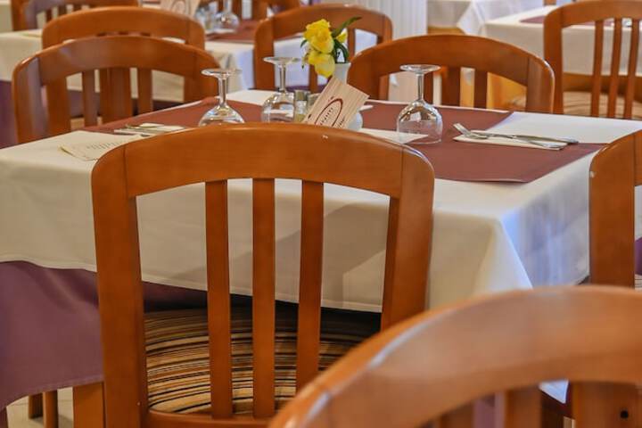 Dining 107 of 149
