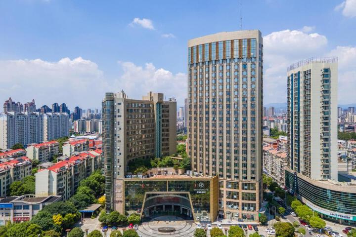 Starway Hotel Nanchang Honggu Middle Avenue Qiushui Square
