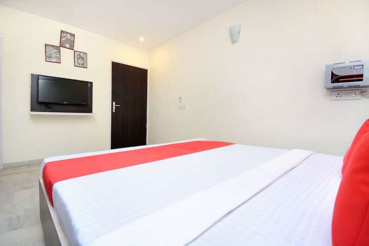 Room 11 of 12