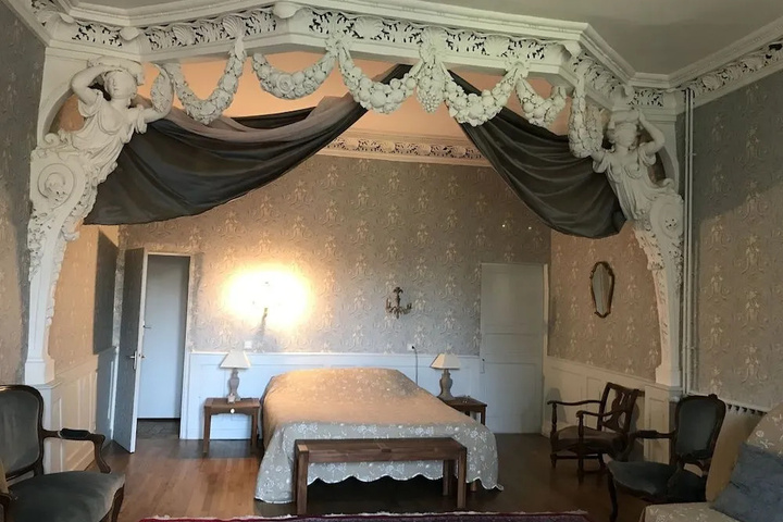 Room 3 of 10