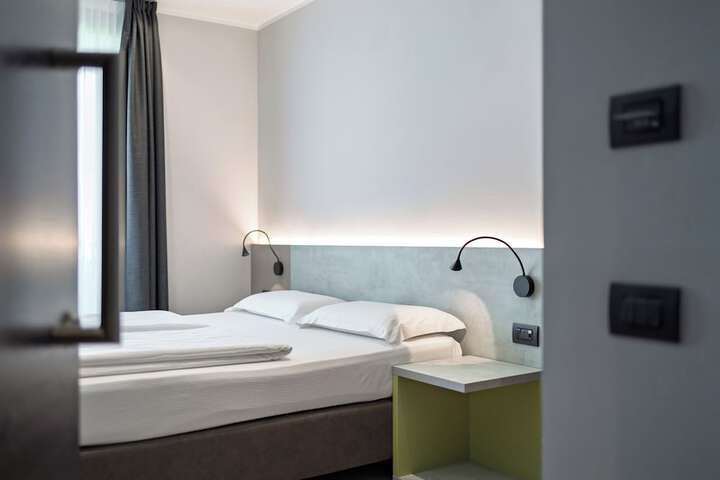 Room 16 of 62
