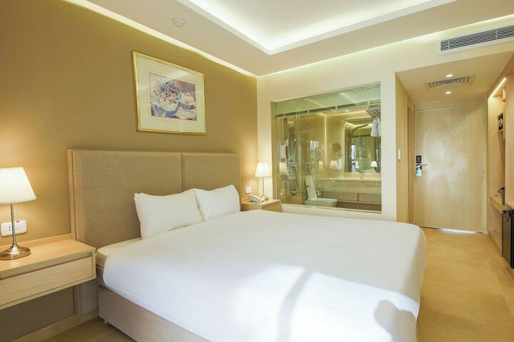 Room 10 of 42