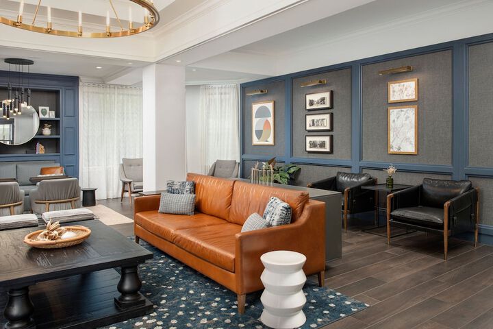 Lobby lounge