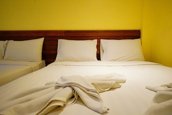 Room 12 of 93