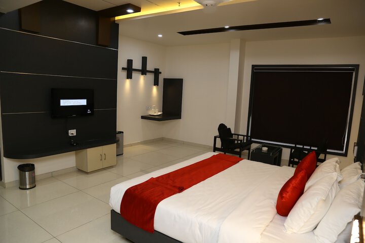 Room 5 of 14
