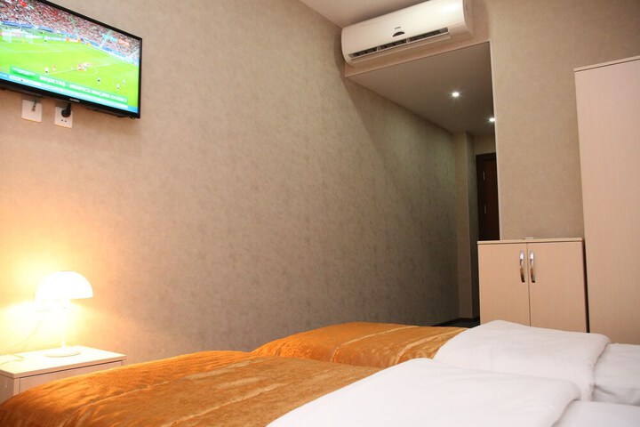 Room 33 of 62