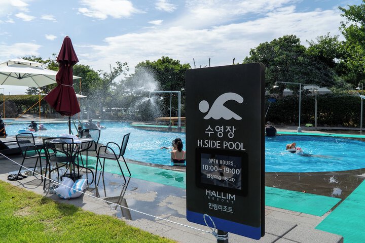 Pool 64 of 110