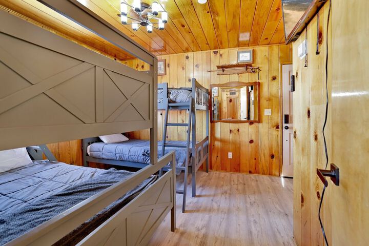 Room 5 of 95