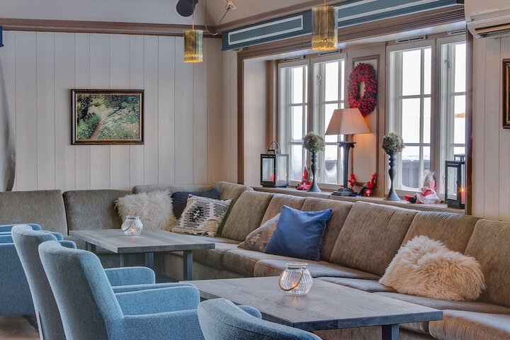 Lounge 57 of 63