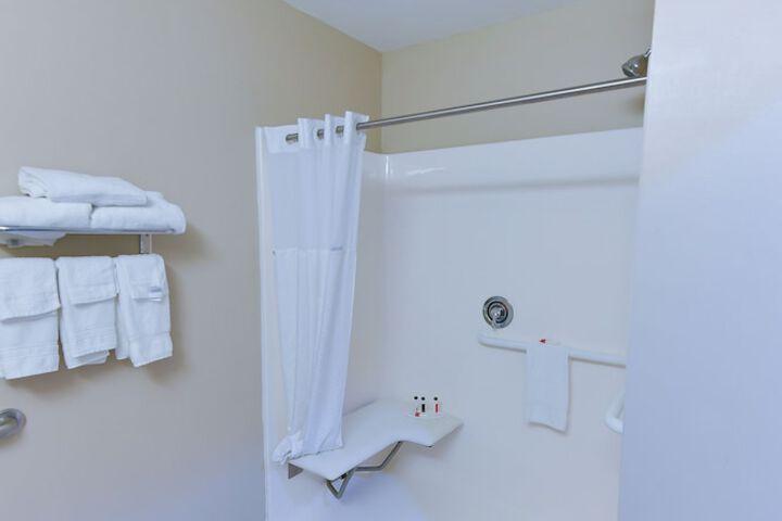 2 Queen Beds Accessible (6 of 8)