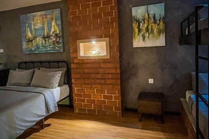 Room 53 of 120