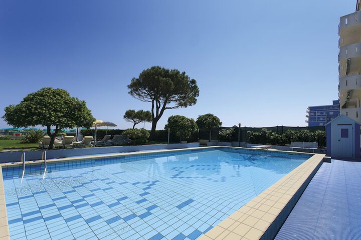 Hotel with Pool
