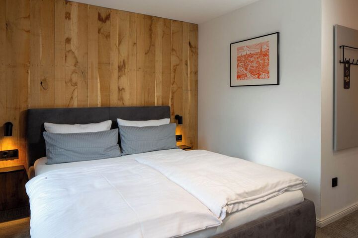 Room 10 of 87