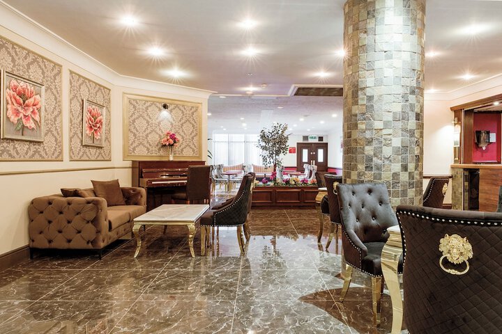 Entrance & Lobby