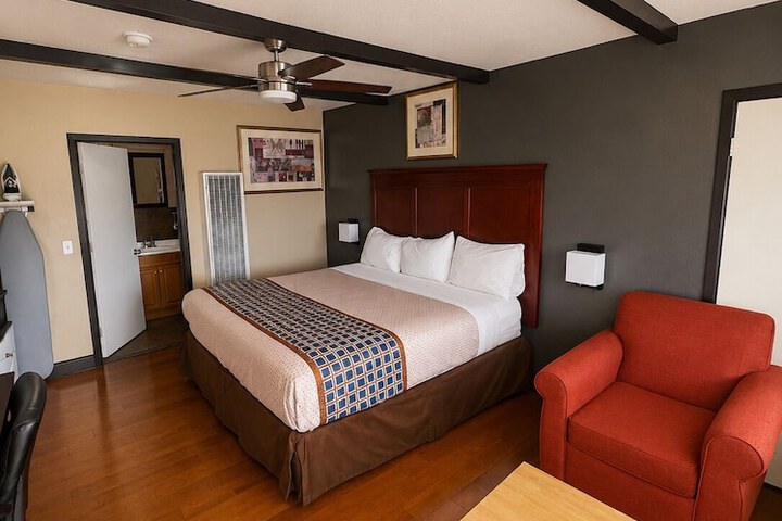 Room 3 of 17
