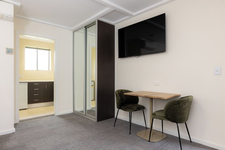 Room 5 of 68