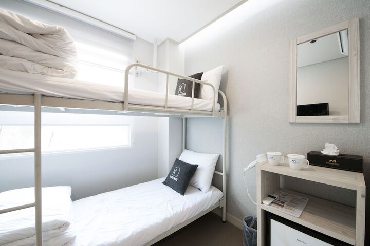 Room 17 of 34