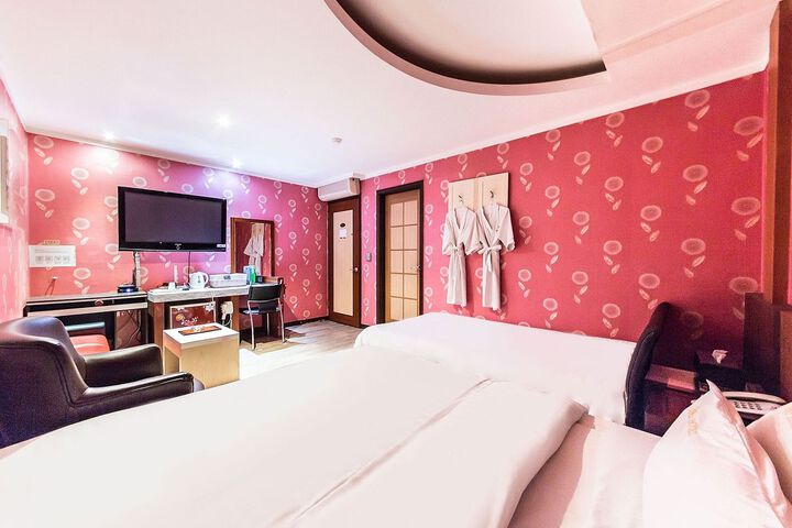 Room 29 of 38