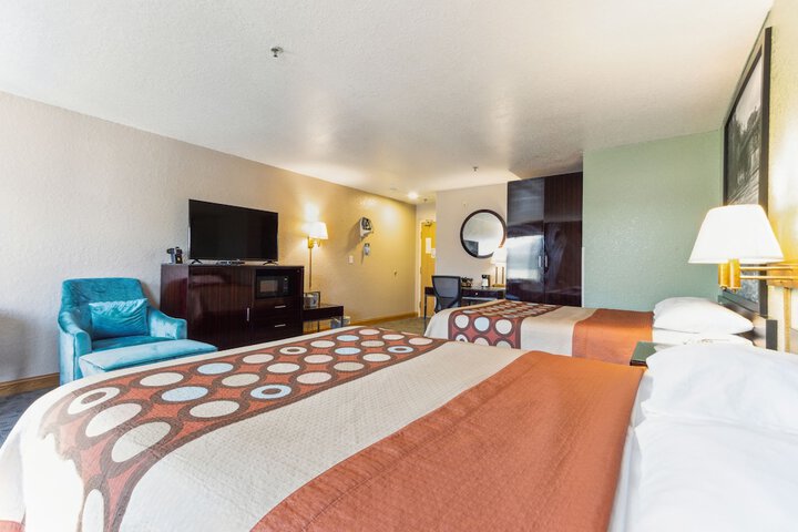 1 Queen Bed Accessible Room (6 of 20)