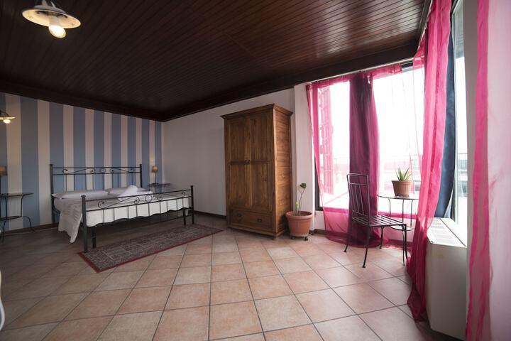 Room 3 of 58