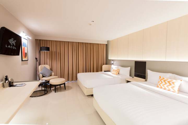Room 73 of 144