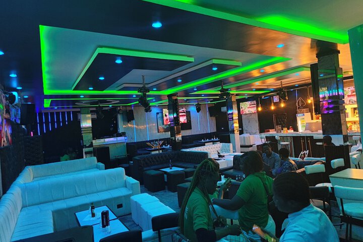 Lounge 75 of 99