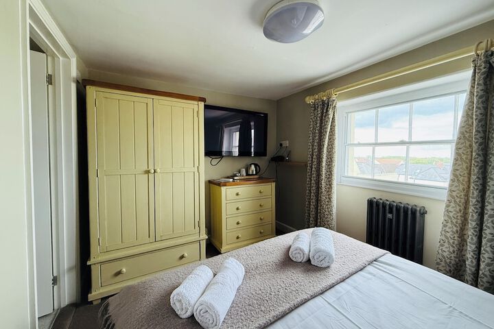 Room 27 of 64