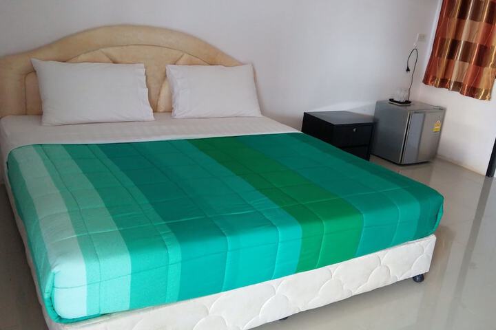Room 4 of 27