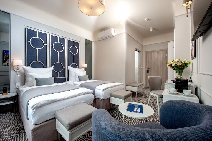 Room 41 of 77