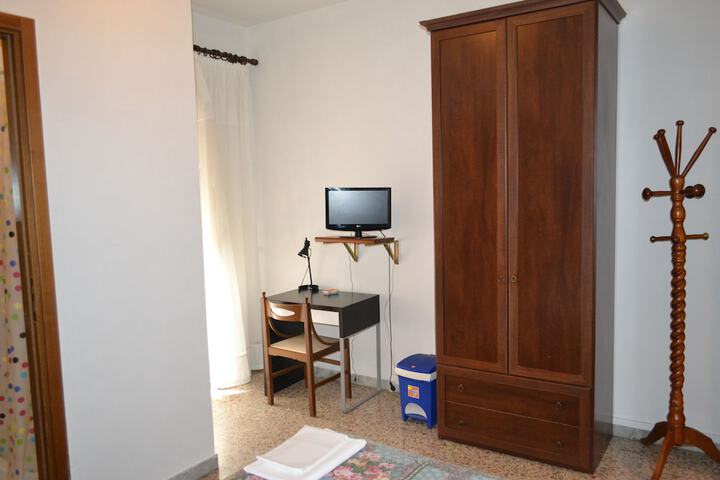 Room 9 of 17