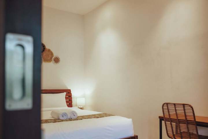 Room 2 of 20
