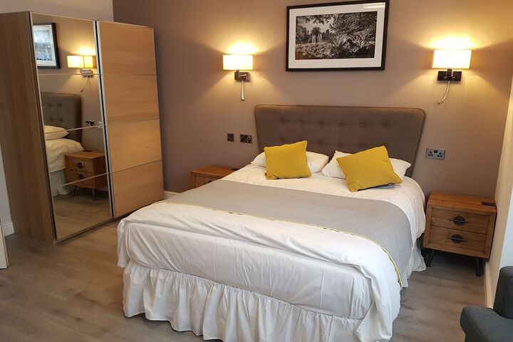 Room 4 of 40