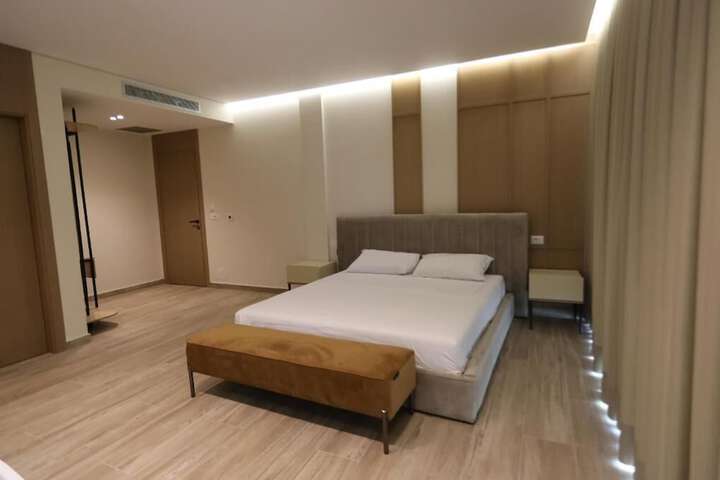 Room 13 of 70
