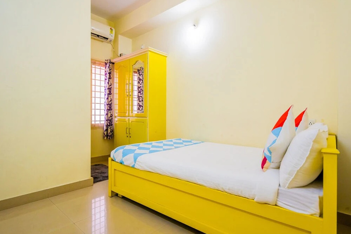 Room 2 of 18