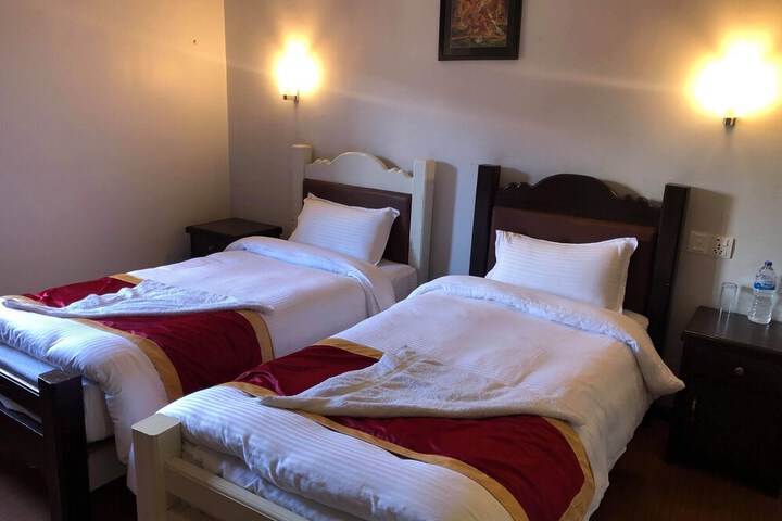 Room 11 of 28