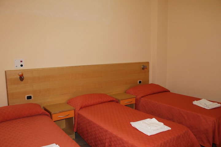 Room 6 of 38