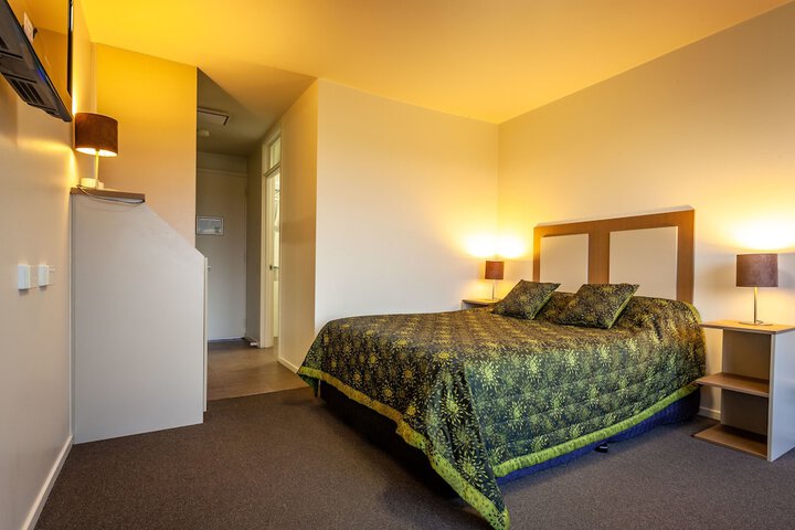 Room 6 of 25