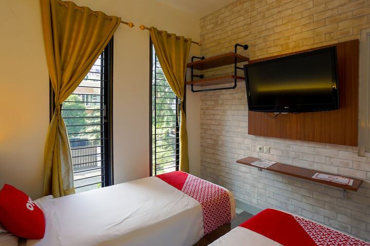 Room 7 of 33