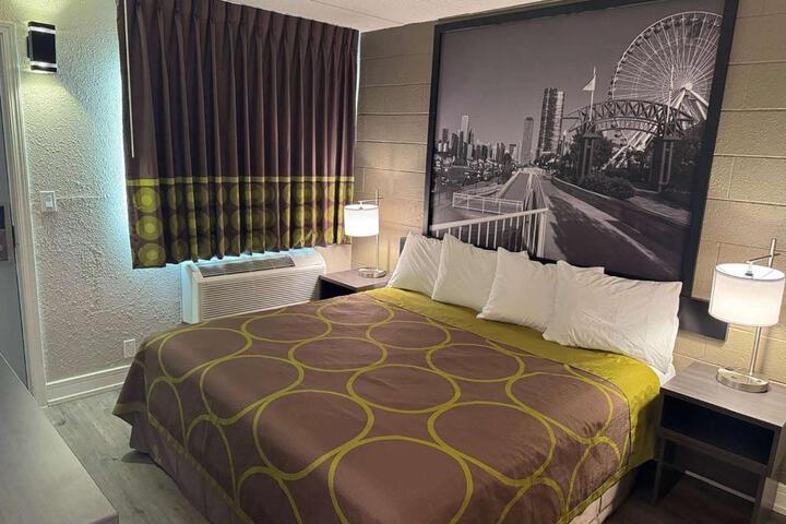 1 King Bed (5 of 5)