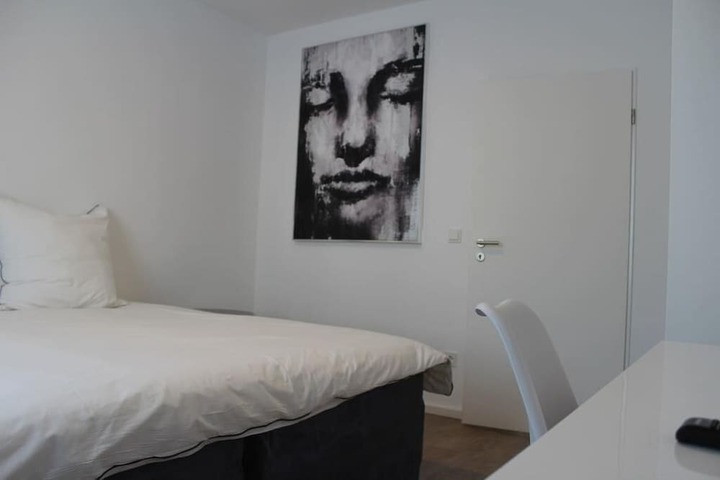 Room 3 of 43