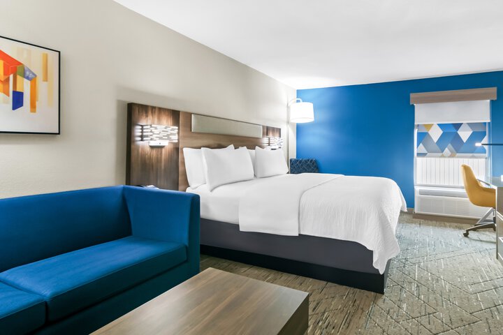 Room 28 of 102