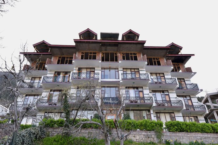 OYO 12735 The Manali Lodge