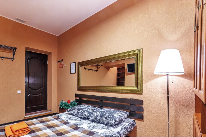 Room 10 of 35