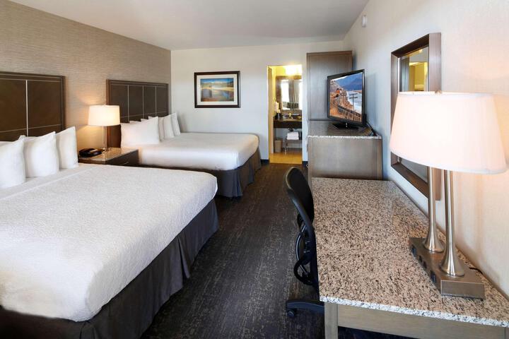 2 Queen Beds Pet Friendly Room Work Desk Microwave and Refrigerator Full Breakfast (2 of 18)